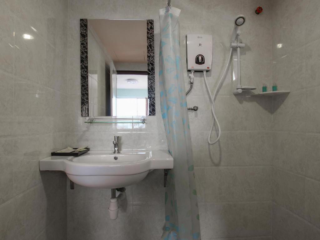 Hotel Zamburger Grand City Malacca מראה חיצוני תמונה