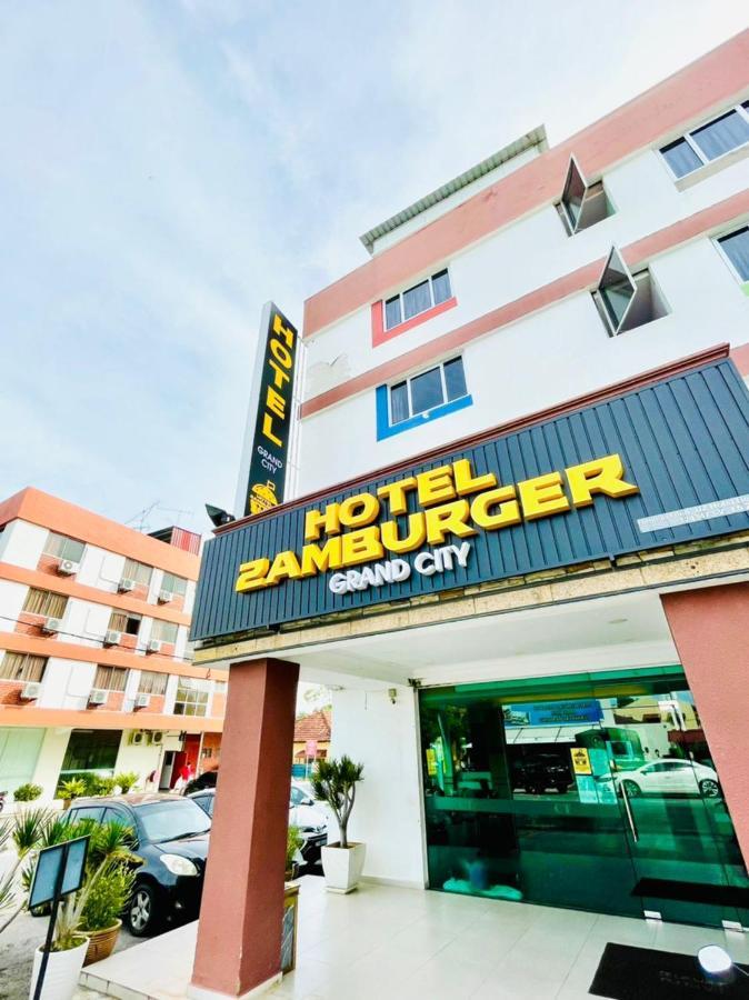 Hotel Zamburger Grand City Malacca מראה חיצוני תמונה